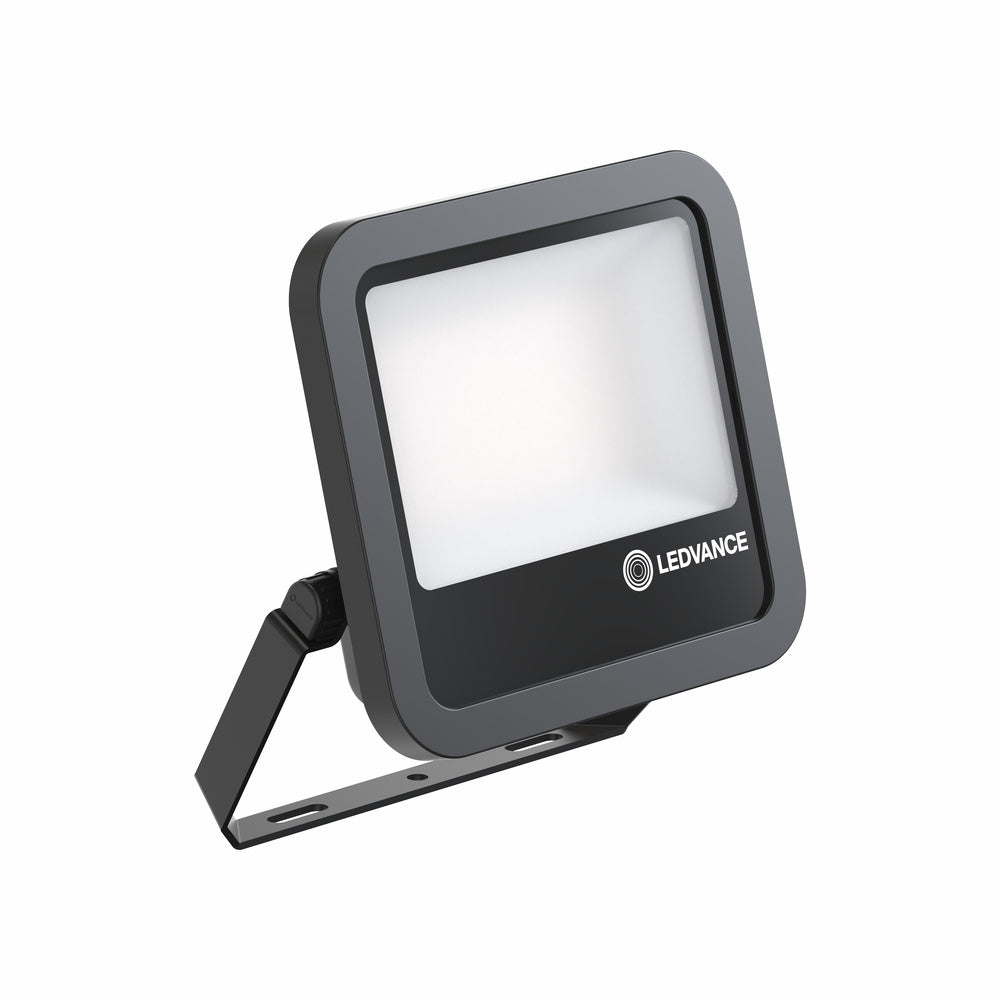 LED reflektor 69W IP66 3000K 100° – vonkajšie LED svietidlo LEDVANCE