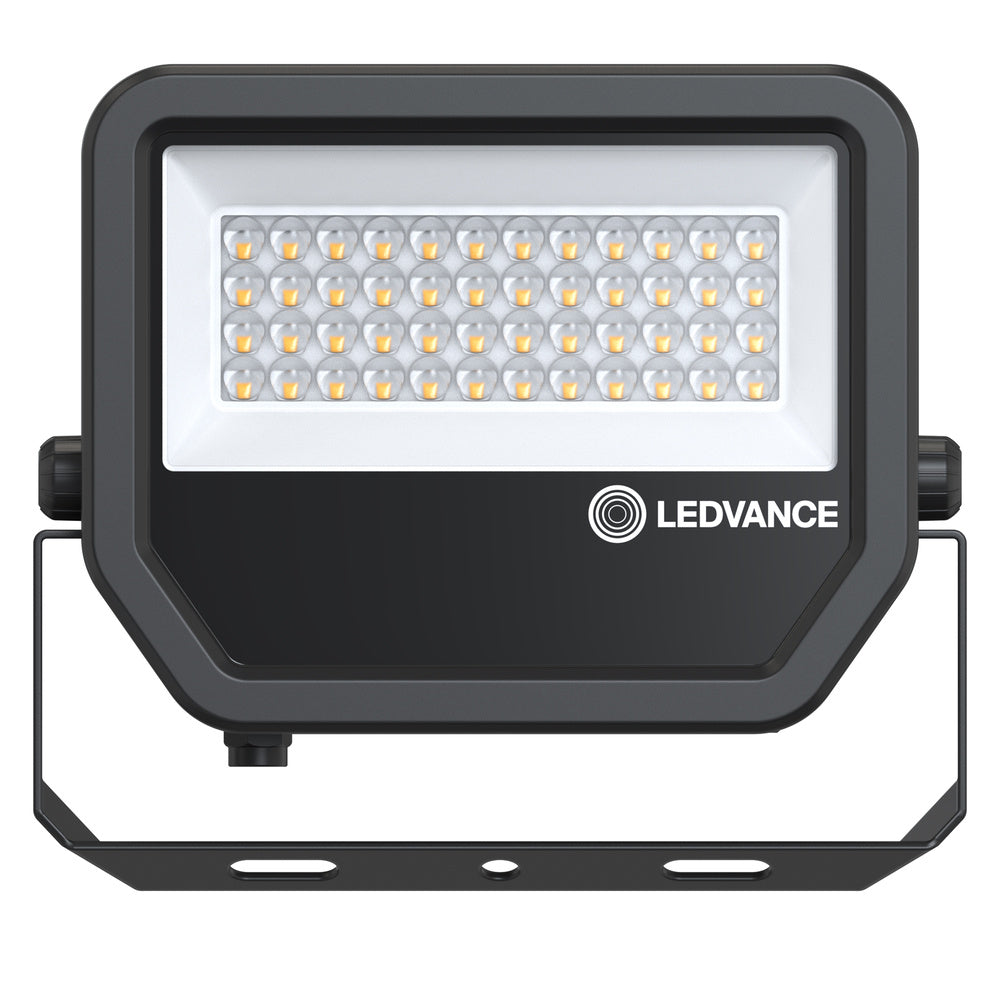 LED reflektor 133W IP66 3000K 48° – vonkajšie LED svietidlo LEDVANCE