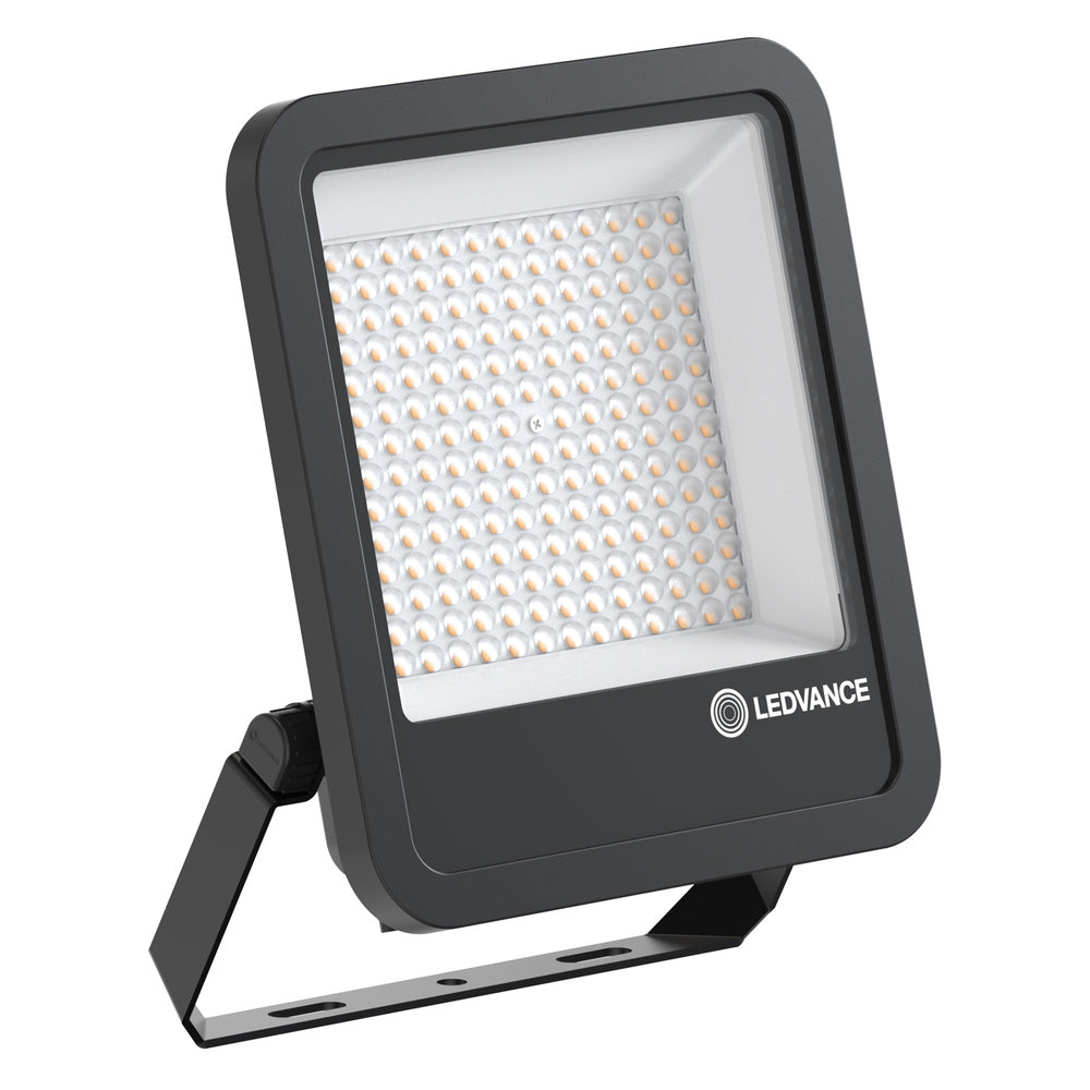 LED reflektor 50W IP66 3000K 48° – vonkajšie LED svietidlo LEDVANCE